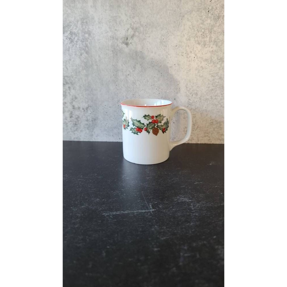 Christmas Holly Mug